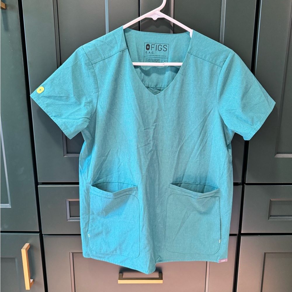 Figs E.A.C. Collection Scrub set in Marine FION. In near perfect condition.